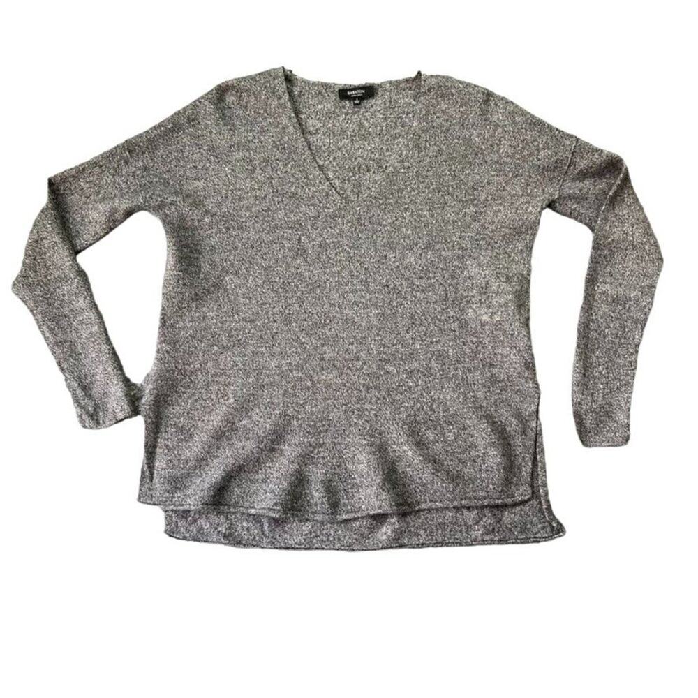 Aritzia Babaton Sweater Womens Small Side Slit V-Neck Long Sleeve Knit